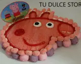 Tarta de chuches de Peppa Pig para el 2º cumpleaños de Alonso. ¡Una idea dulce para aprender como hacer una tarta de chuches de Peppa Pig!