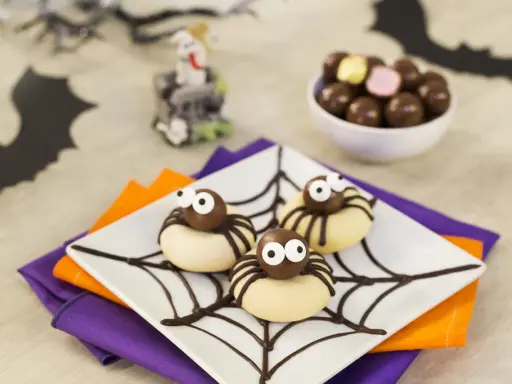 Deliciosas arañas de chocolate, perfectas para aprender como hacer arañas de chocolate para Halloween. ¡Son adorables y sabrosas!