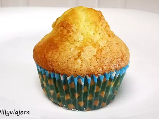Magdalena casera fácil, dorada y esponjosa, lista para disfrutar. Perfecta para un desayuno o merienda.