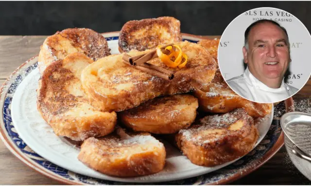 Torrijas al horno, doradas y espolvoreadas con azúcar glas, decoradas con canela y naranja. Un chef sonriente las contempla.