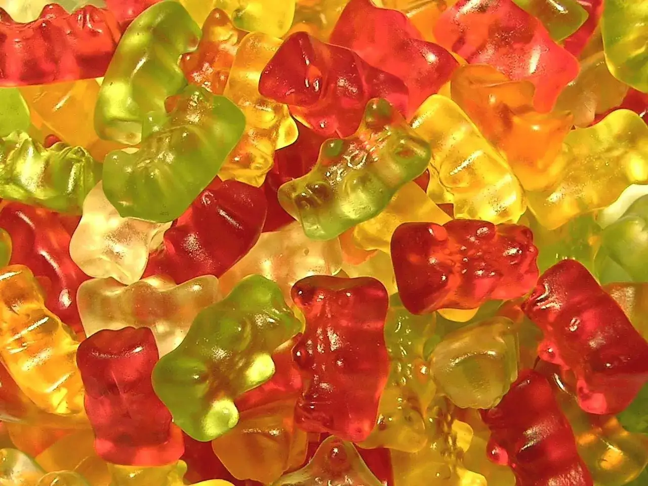 Ositos Haribo, un dulce clásico cuyo origen se remonta a Alemania, en una explosión de colores y sabores.